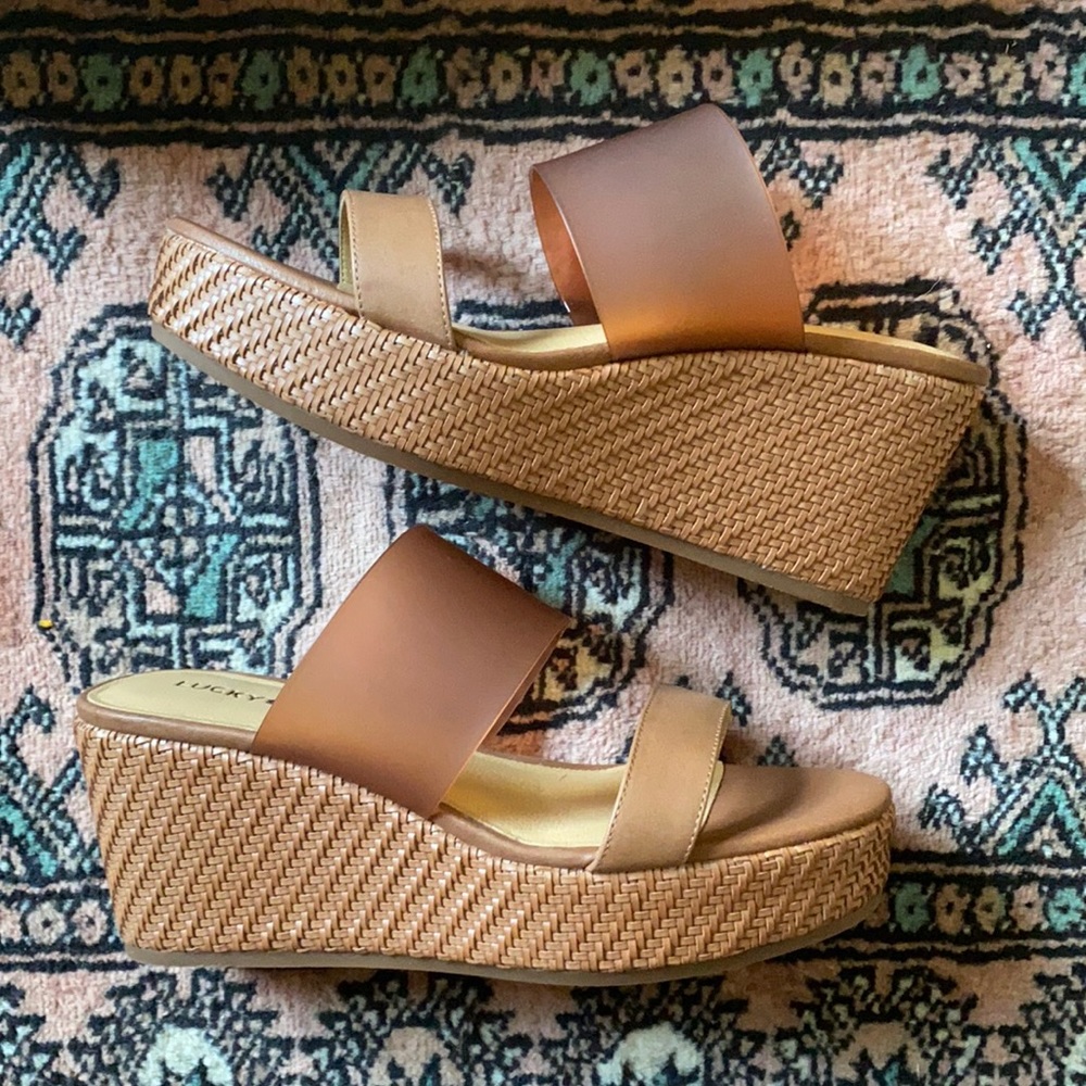 Platform sandal wedges